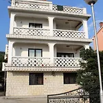 Apartments With A Parking Space Selce, Crikvenica - 5287 *